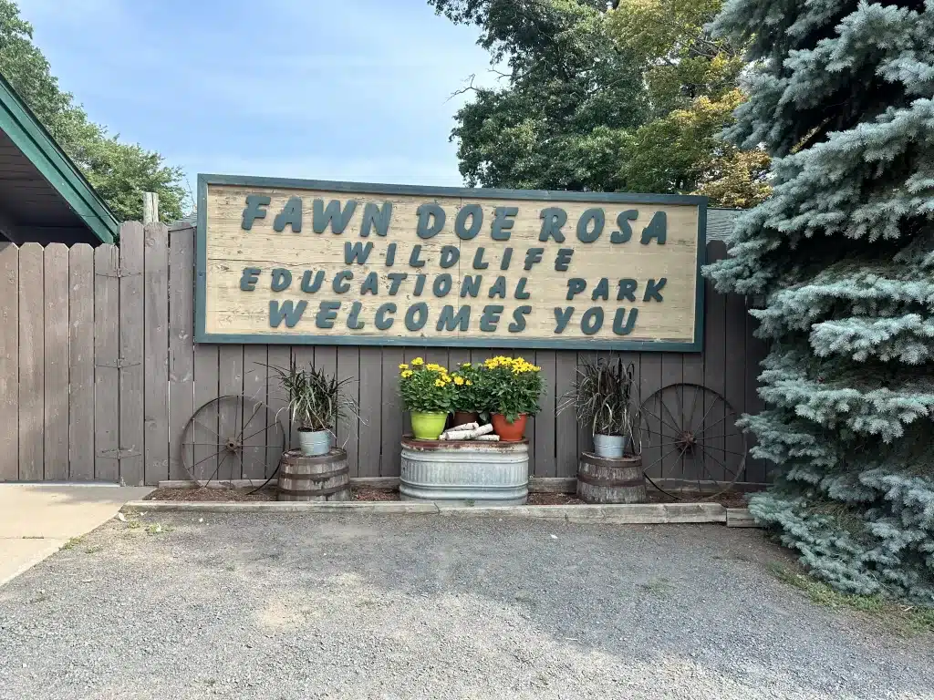 The entrance of Fawn-Doe Rosa.