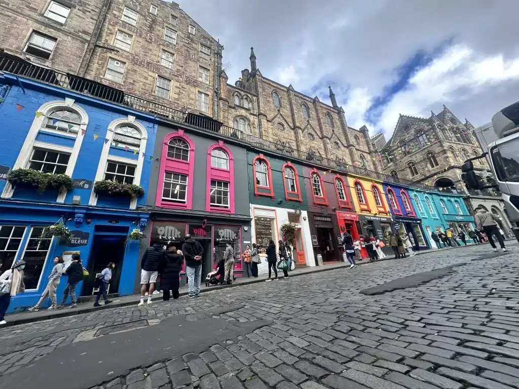 A Uk travel itinerary for 7 days and best things to do in Scotland for couples.